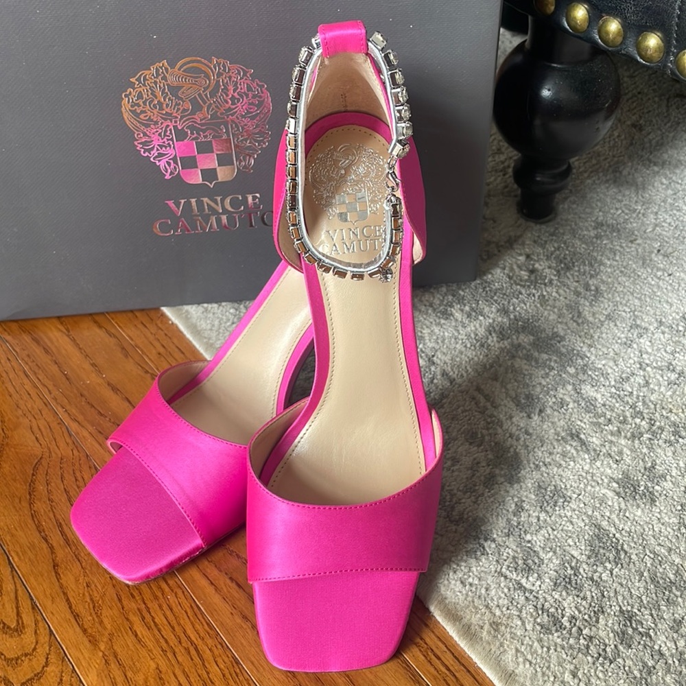 Vince Camuto in BARBIE PINK SATIN w/ RHINESTONES!💕💕💕